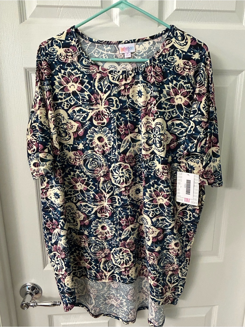 NWT LuLaRoe Floral Print Women's Short Sleeve Top in Navy Purple and Cream